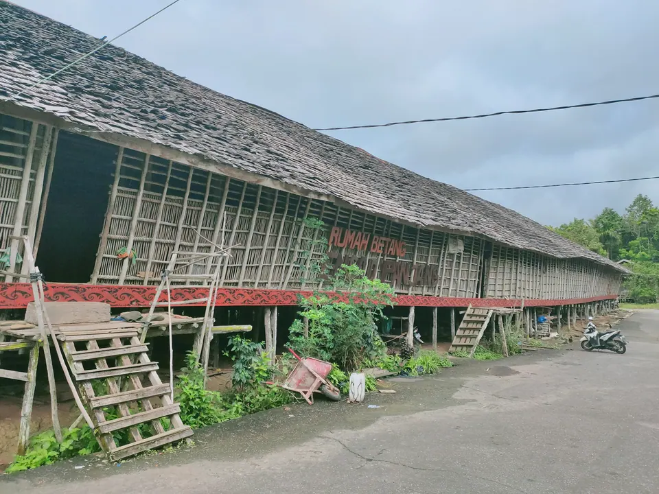 Rumah betang Ensaid Panjang di Sintang, Kalimantan Barat, rumah panjang masyarakat Dayak